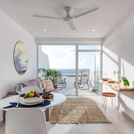 Beachfront With Open Terrace In Canteras