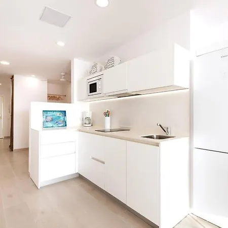 Beachfront With Open Terrace In Canteras