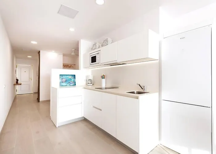 Beachfront With Open Terrace In Canteras