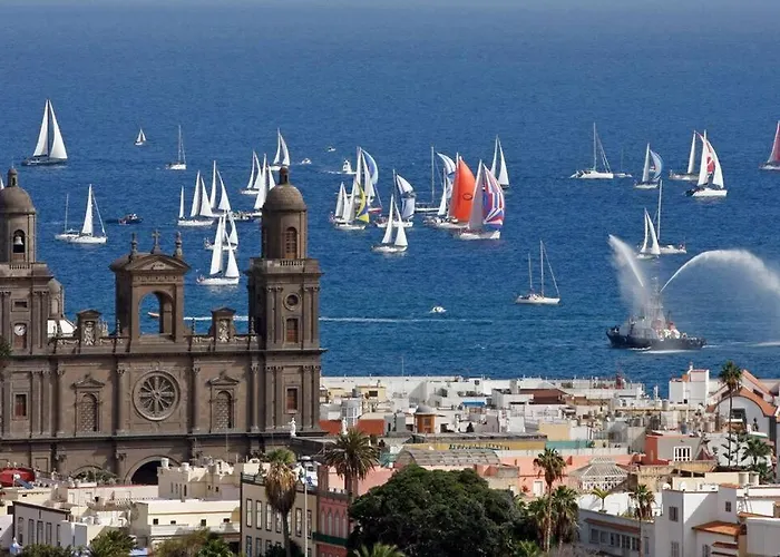 Beachfront With Open Terrace In Canteras *