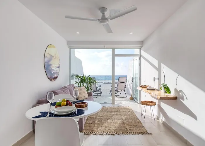 Beachfront With Open Terrace In Canteras